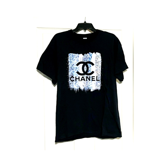 Gildan Tops - Graphic Fashion Tee Size L